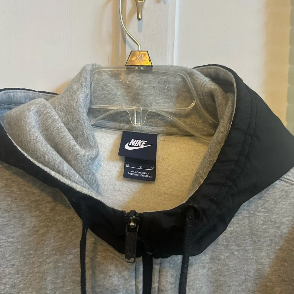 NIKE XL zip sweatshirt, jacket.Wind and rain, resistant hood, and front pockets. - Picture 1 of 6